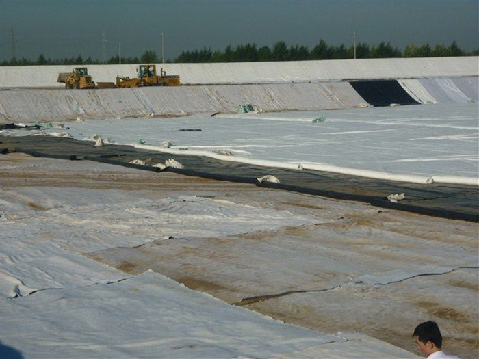  防滲工程正式開(kāi)工時(shí)，應(yīng)具備如下條件